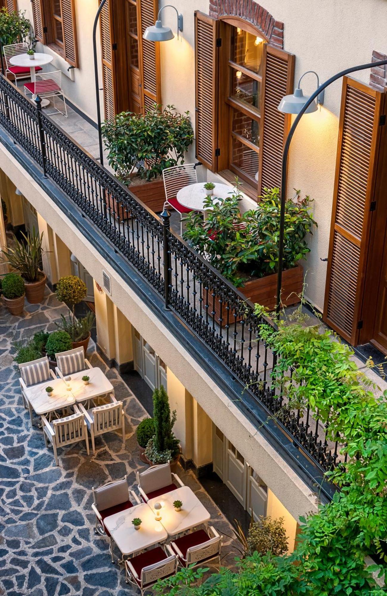 Ecole St. Pierre Hotel Istanbul Bagian luar foto