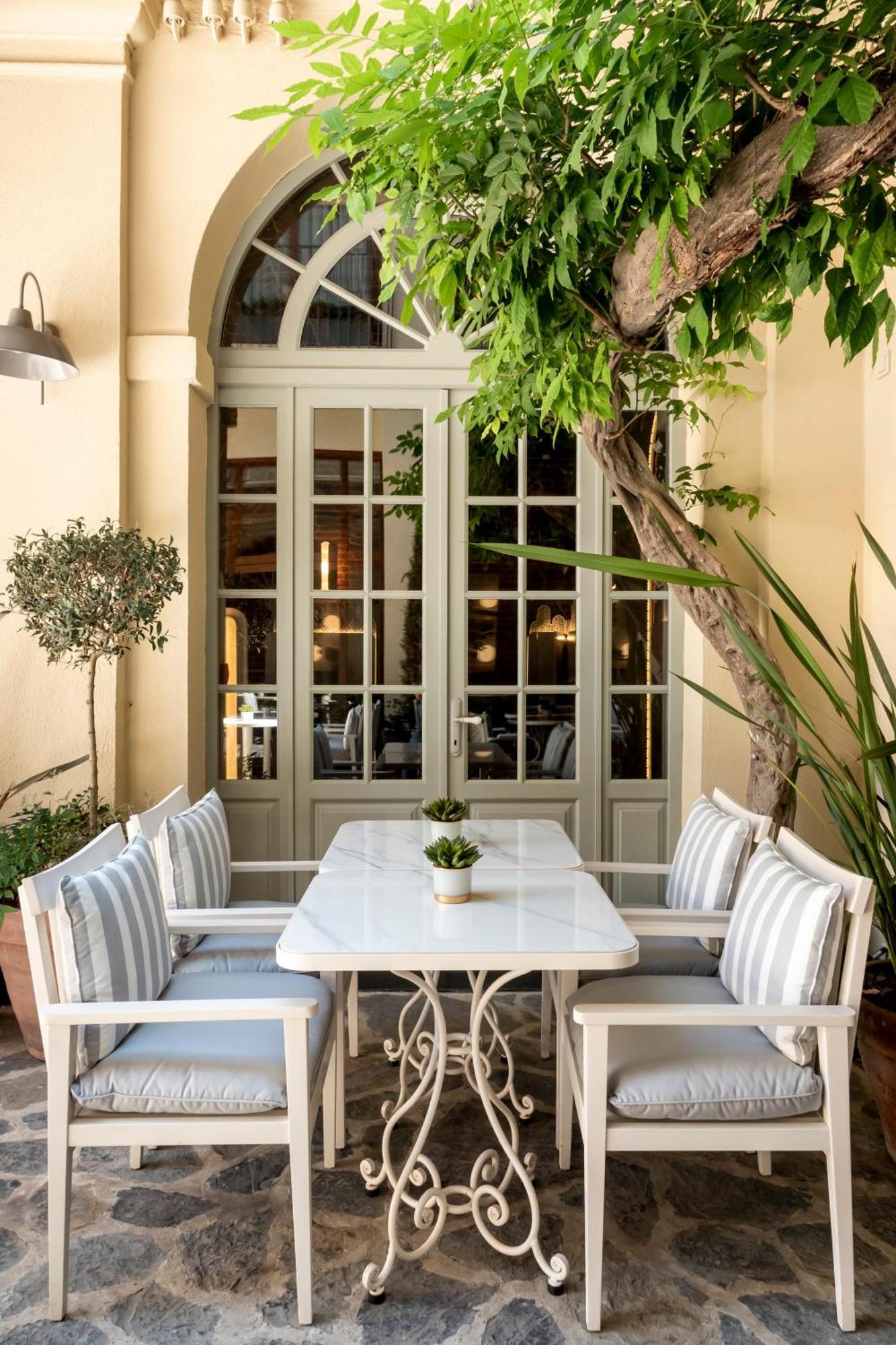 Ecole St. Pierre Hotel Istanbul Bagian luar foto