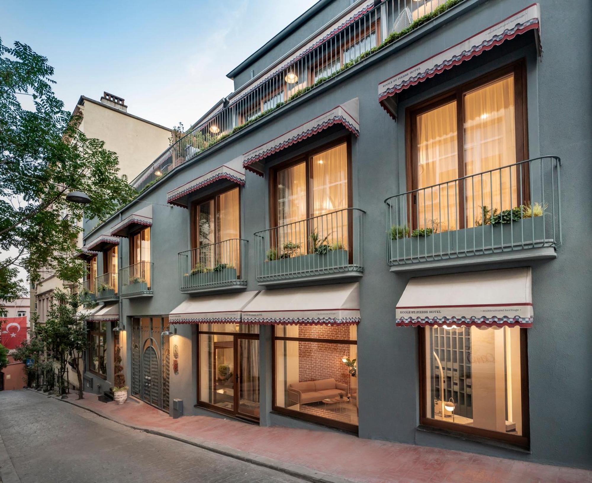 Ecole St. Pierre Hotel Istanbul Bagian luar foto